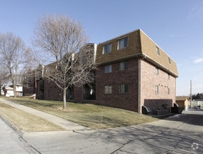 Building Photo - Lamplighter 2