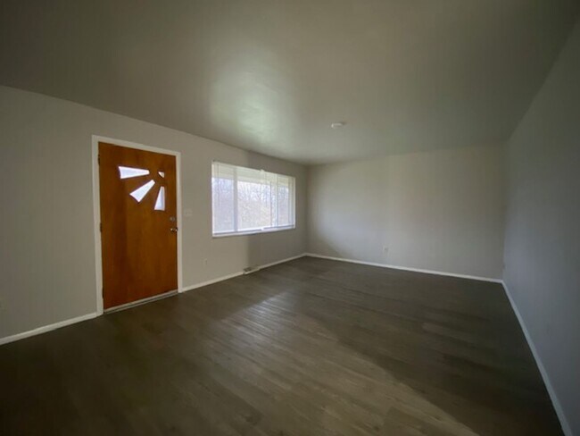 Building Photo - 425-453 Ogden Road