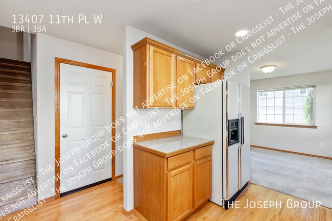 Building Photo - 13407 11th Pl W