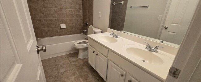 Building Photo - 3603 Stoneham Dr NW