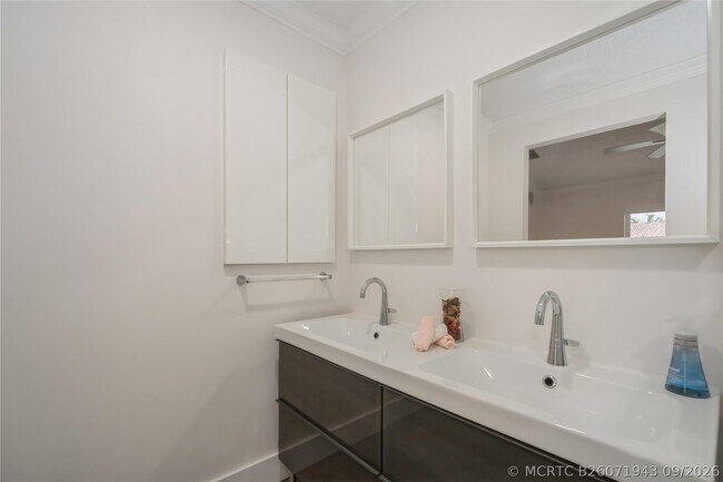Building Photo - 4367 Dogwood Cir