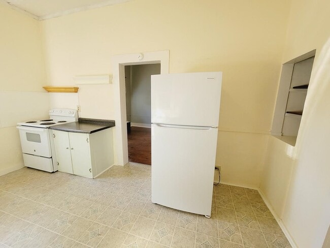 Building Photo - 2803 Goodview Ln