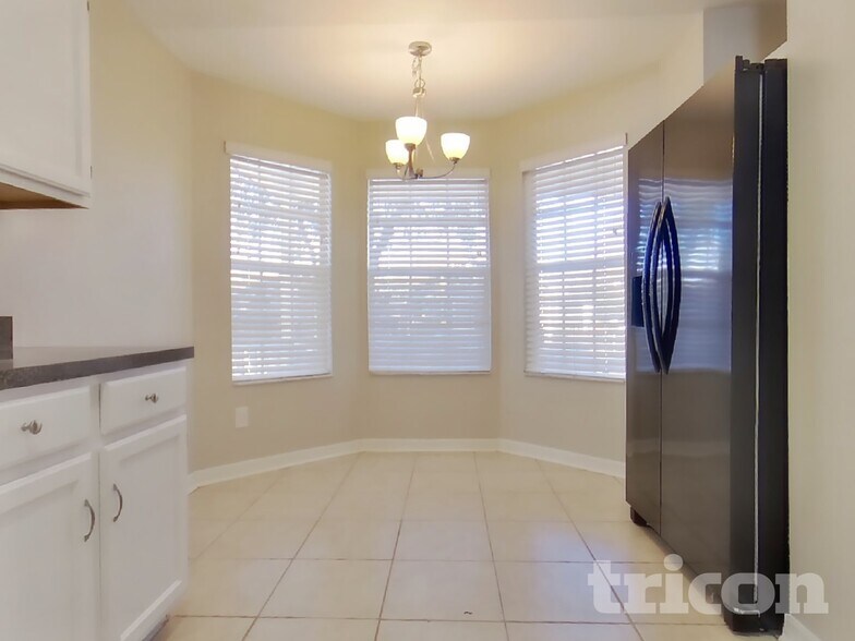 Building Photo - 1627 Chatham Cir