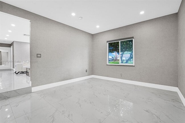 Building Photo - 4225 SW 133rd Ct