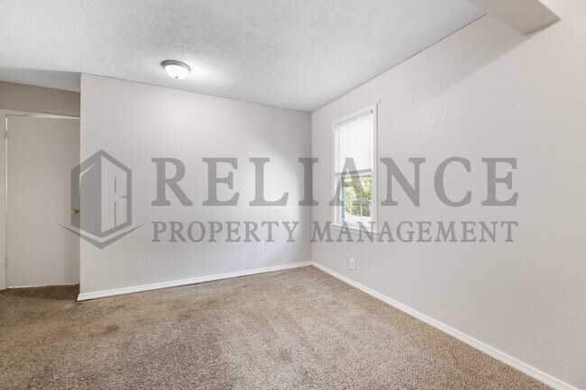 Building Photo - 902 W Wallingford St