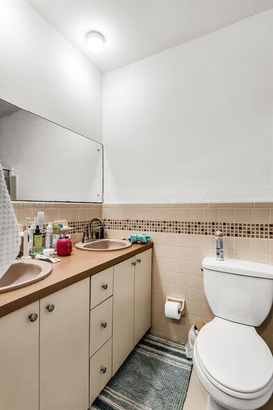 Building Photo - 1130 Cotorro Ave