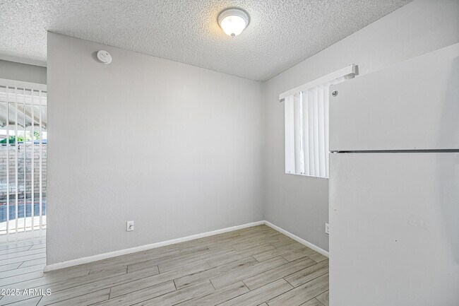 Building Photo - 3445 E Earll Dr