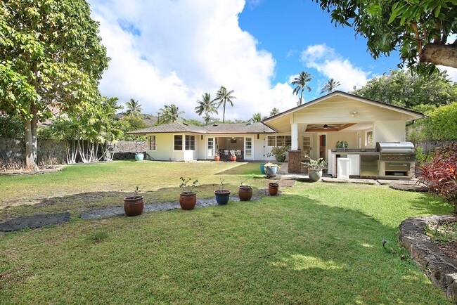 Building Photo - Executive Kahala Home with detached Cottage