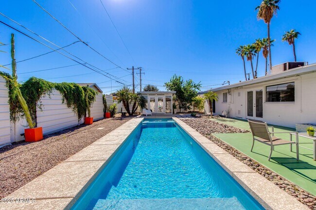 Building Photo - 421 N Evergreen St