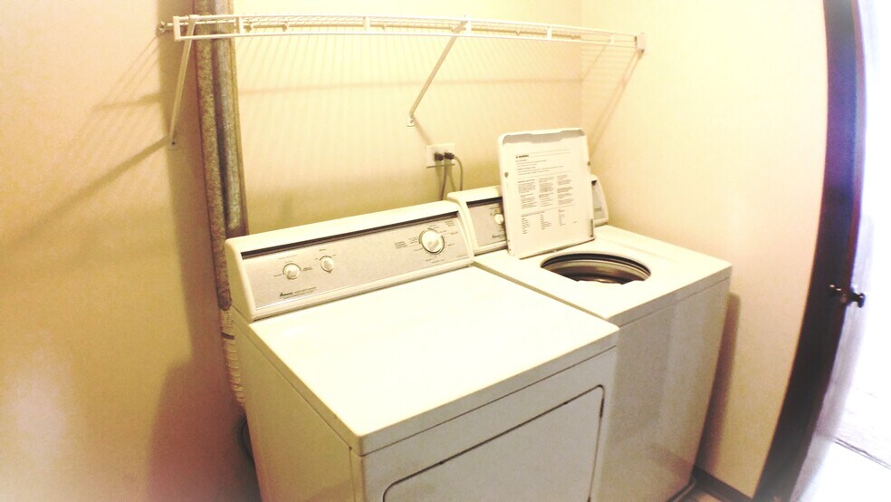 Building Photo - 1934 Heron Ave