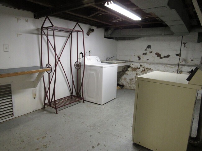 Building Photo - 663 Locust St