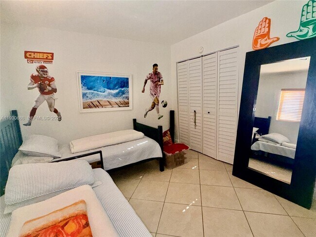 Building Photo - 8065 SW 107th Ave