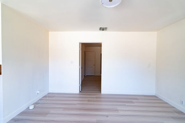 Building Photo - Beautiful 3 Bedroom/ 2 Bath Home $3,595/ Mo.