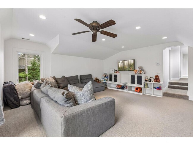 Building Photo - 15700 Portico Dr