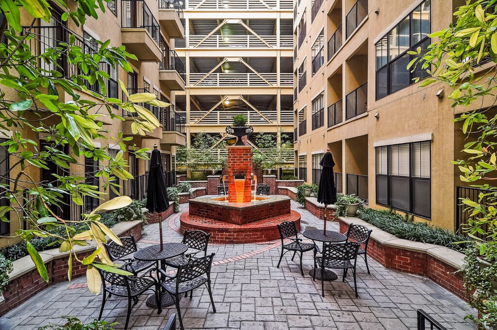 Courtyard - 1803 Broadway