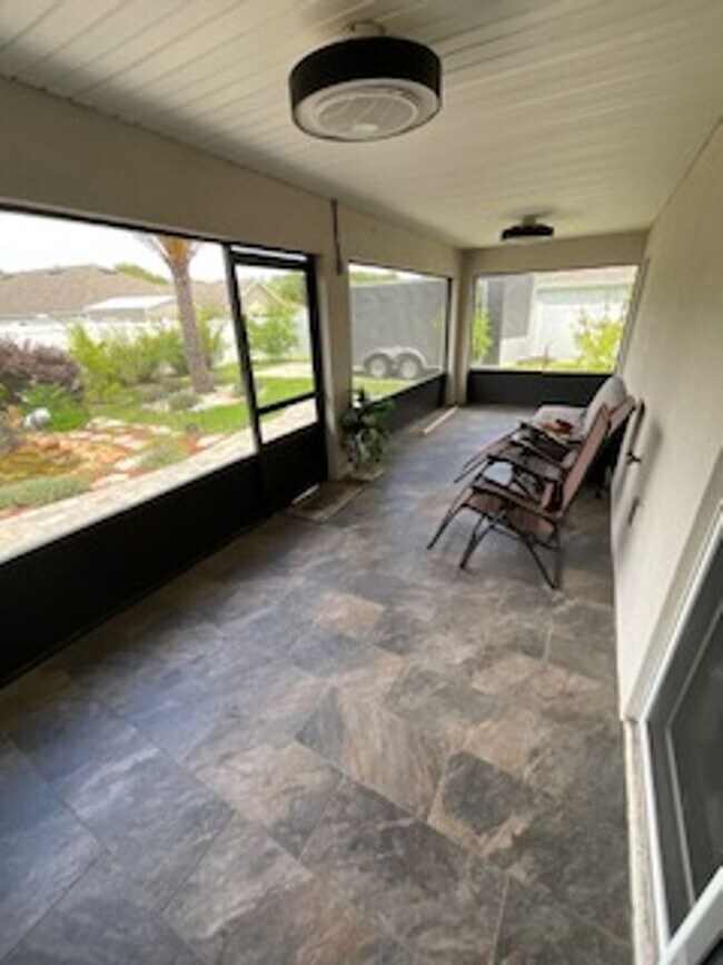 Building Photo - Oak Hill Plantation 3/2 NE Ocala Home
