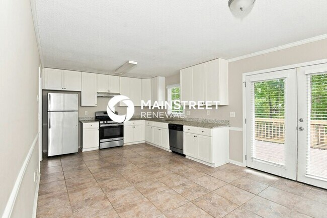 Building Photo - 3 Bedroom Pet-Friendly Home in Marietta, GA with Main Street Renewal