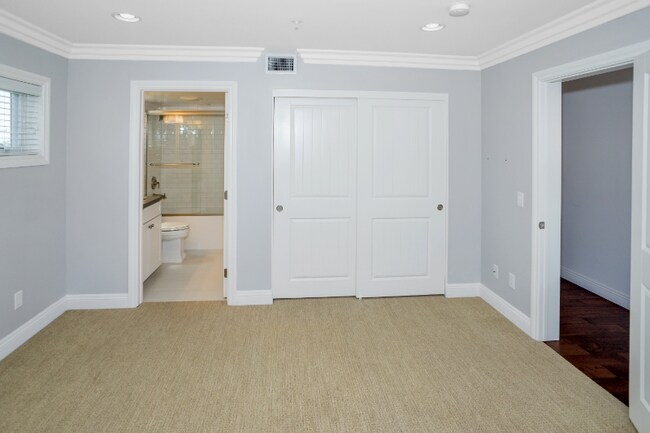 Building Photo - 7716 Ivanhoe Ave