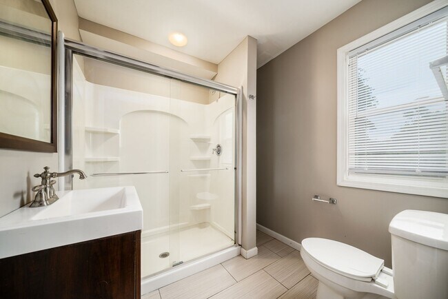 Full Bath 2 - 144 E Tompkins St