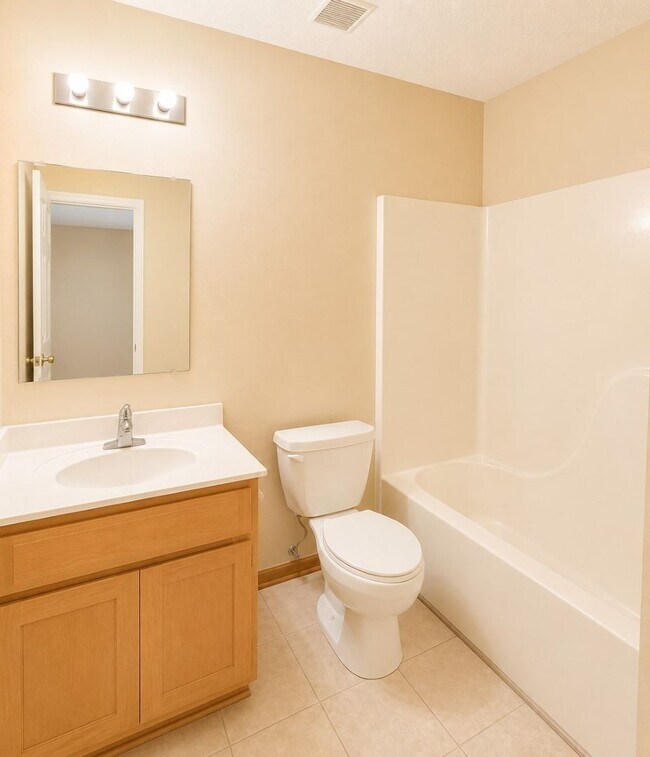 Building Photo - 603 Plantation Village Dr