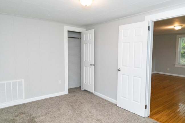 Building Photo - 508 Robbins Ave NW