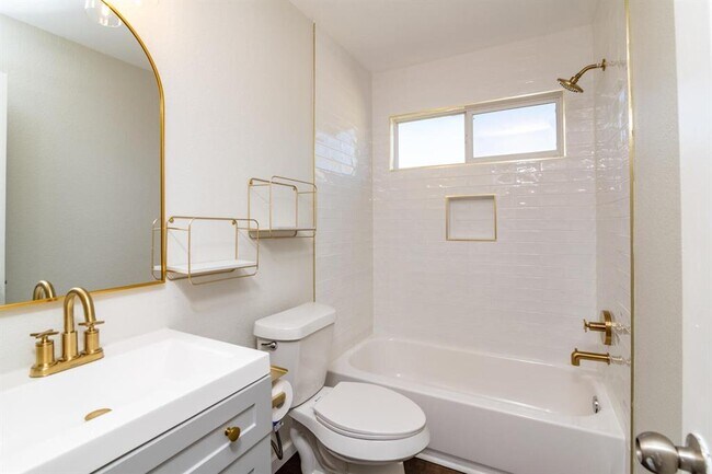 Building Photo - 9628 Beechnut Dr