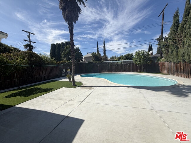 Building Photo - 6223 Enfield Ave