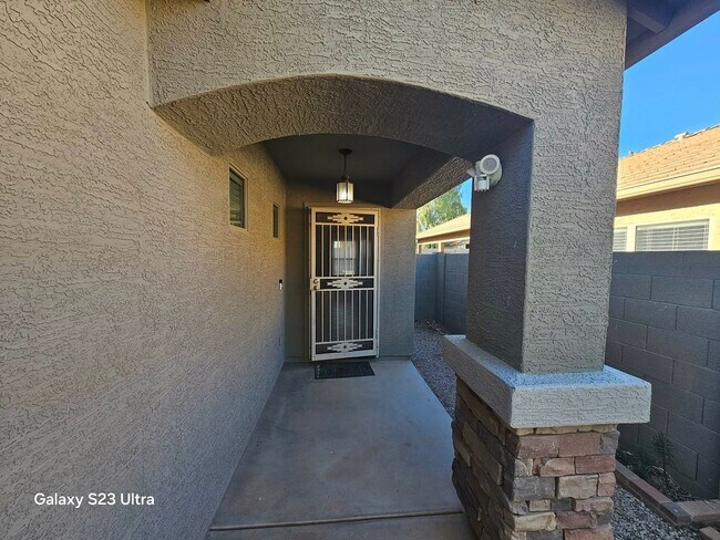 Building Photo - Well maintained 3 bedroom 2 bath charming home Free rent OAC