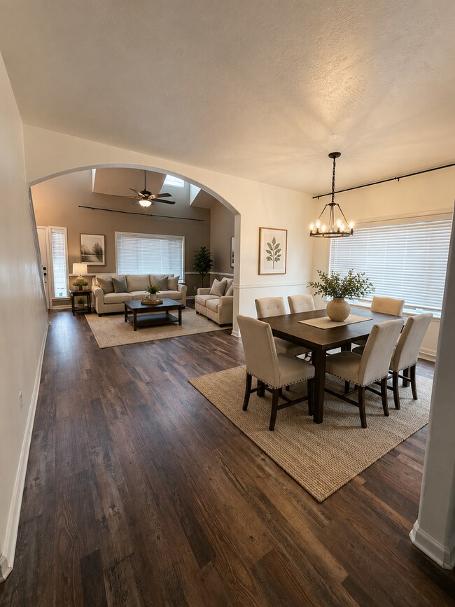 Building Photo - 5207 Villa Dr