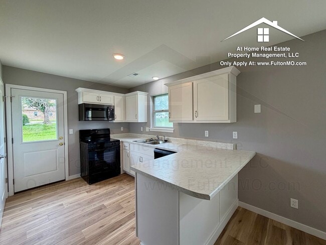 Building Photo - 2717 Mayflower Dr