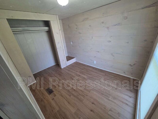 Building Photo - 927 Cranor Rd