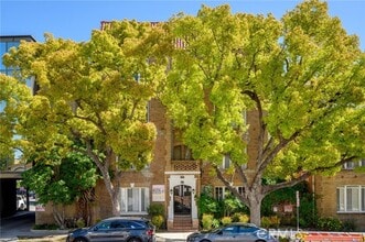 Building Photo - 228 S Kenwood St