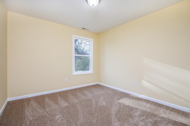 Building Photo - Modern Home in Shiloh!