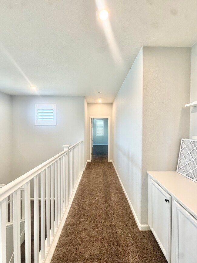 Building Photo - Stunning 5BR Home with Pool, Loft & 3-Car Garage!