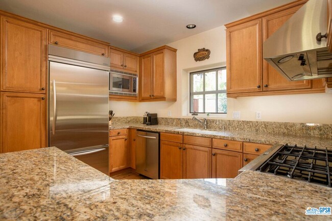 Building Photo - 443 Villaggio N
