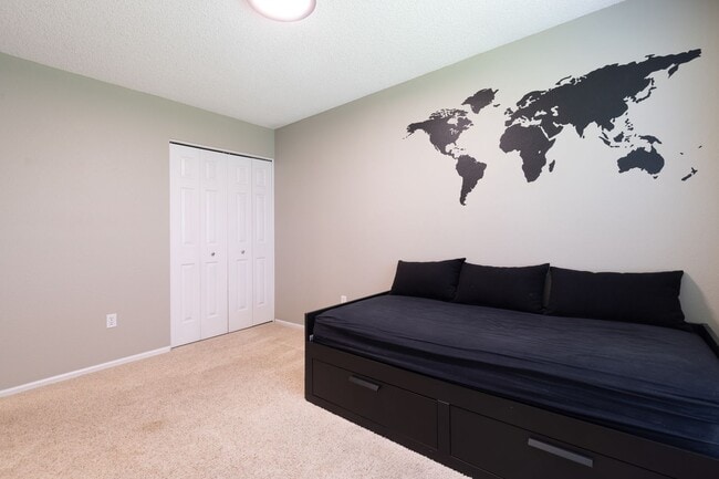 Building Photo - Spacious 4-Bedroom Home with Private Backy...