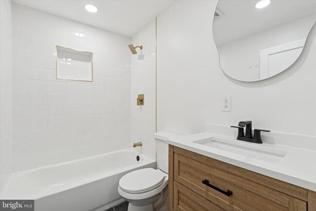 Building Photo - 417 E Upsal St