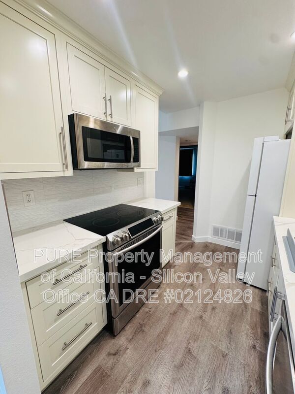 Building Photo - 2290 Sun Glory Ln