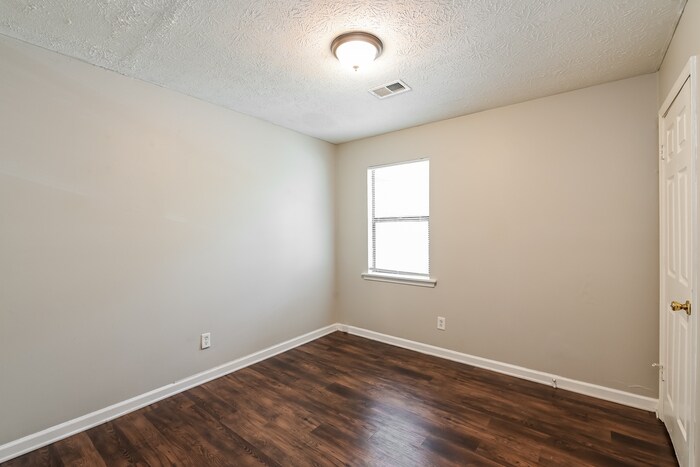 Building Photo - 5205 Birdlake Dr NW