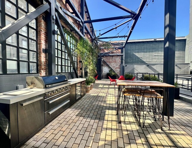 Building Photo - Maison à SOMA  |Secured Smart Access. Mode...