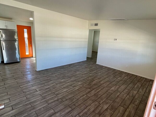 Building Photo - Mid-Century Modern Style Two Bedroom W/ A/C and Yard at The Richey!