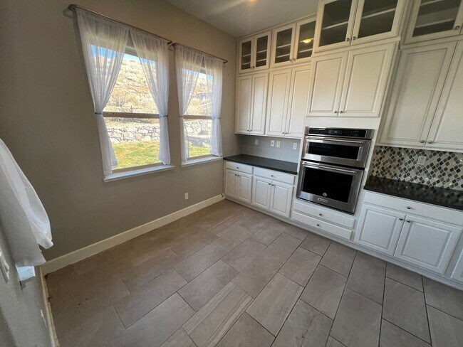 Building Photo - Somerset House for Rent
