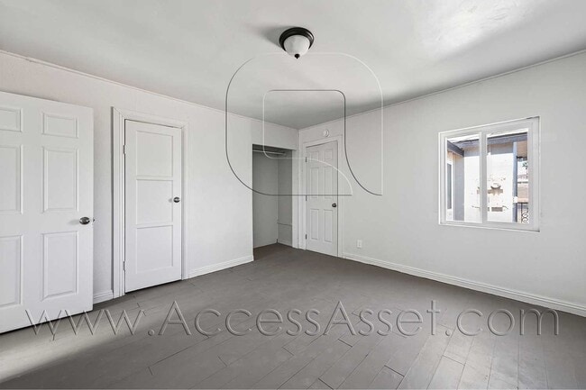 Building Photo - Cozy 1 Bed/1 Bath Duplex Home With Amazing Mountain Views In Barstow!