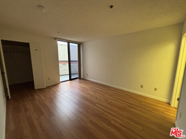 Building Photo - 222 S Central Ave