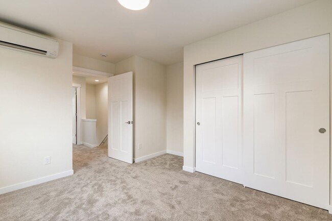 Building Photo - Halleck Townhomes Triplex