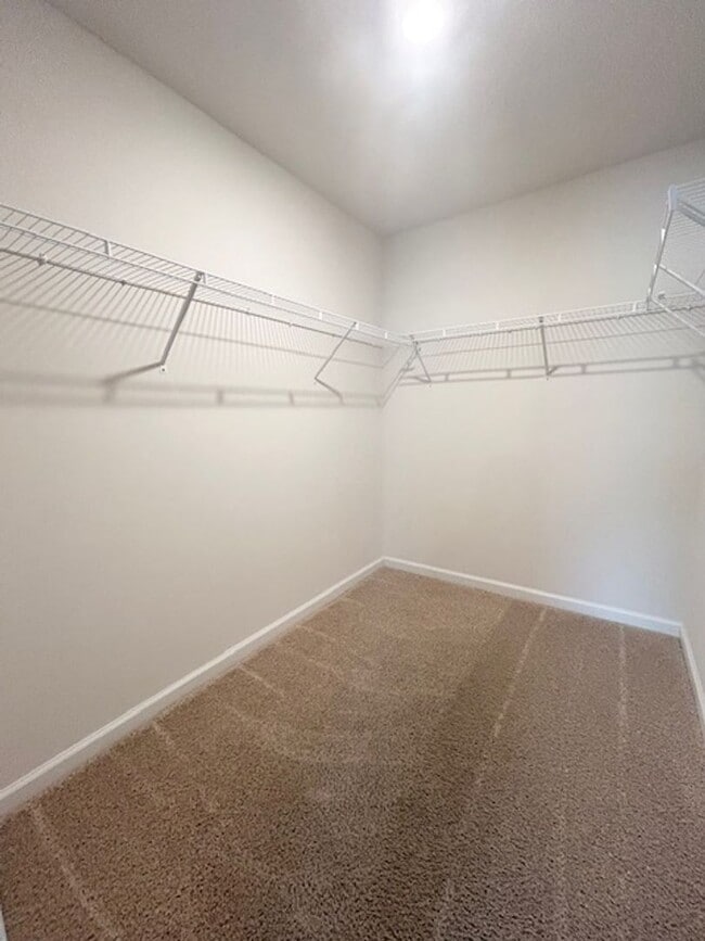 Building Photo - LARGE 4 BEDROOM IN NORTHEAST'S SPRING HAVE...