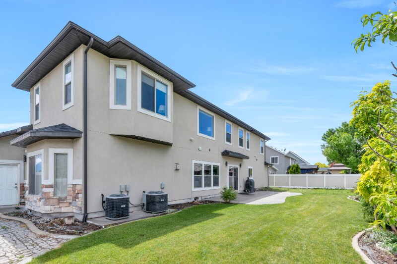 Building Photo - 758 W 375 N