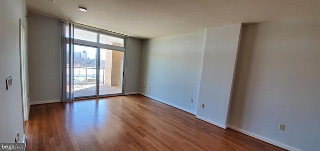 Building Photo - 5750 Bou Ave