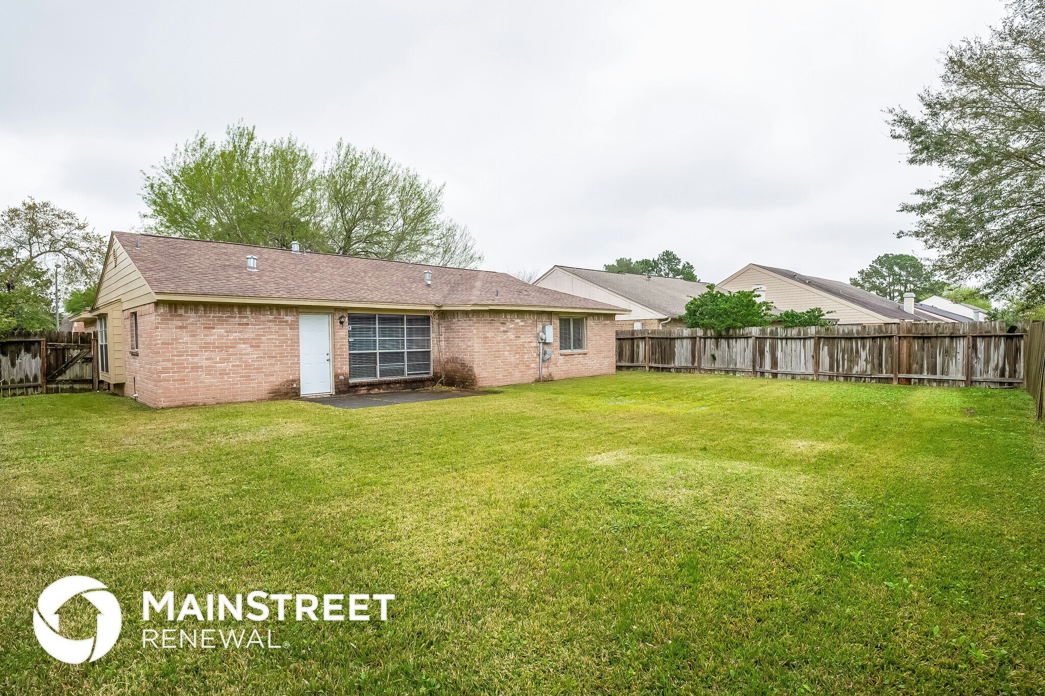 Building Photo - 1215 New Tree Ln