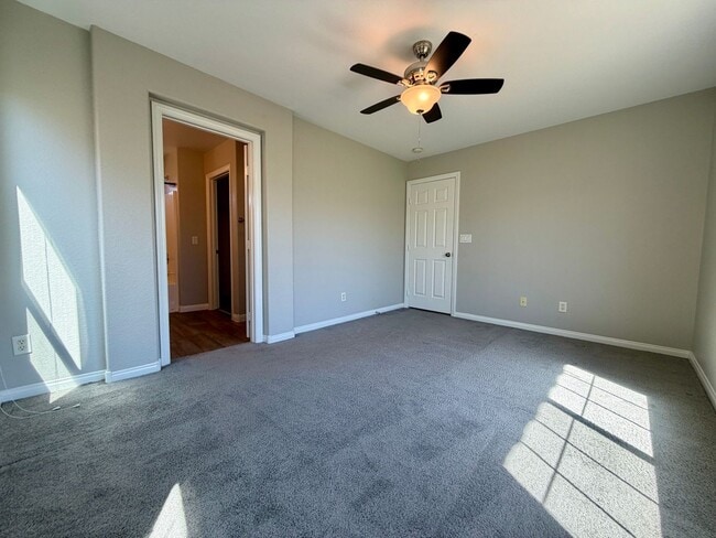 Building Photo - 3 story in Silverado Ranch